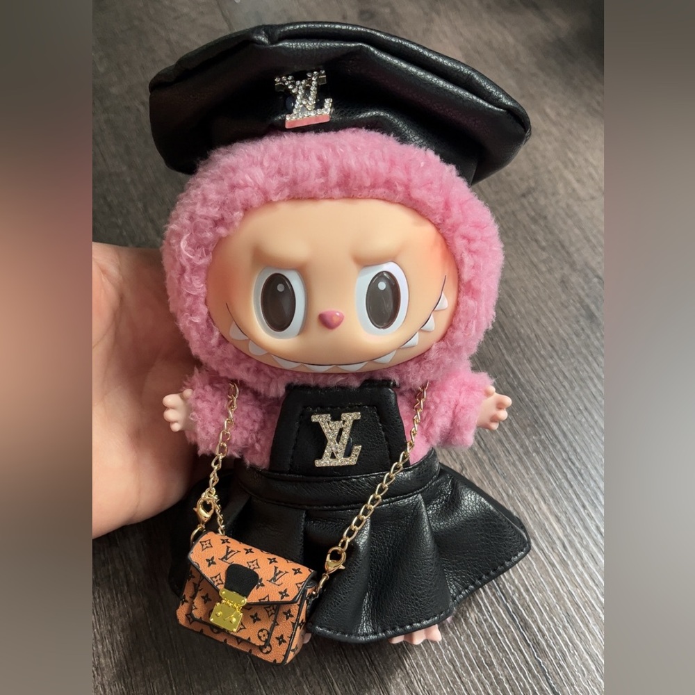 Labubu clothes and accessories